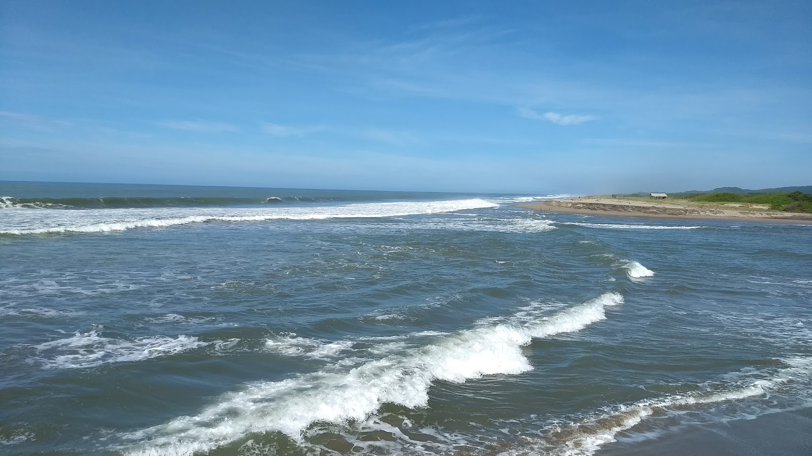 Foto van Playa la Tuza de Monroy met helder zand oppervlakte