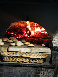 Photo n°39 de Restaurant Les Caves de la Genevraie à Louresse-Rochemenier ()