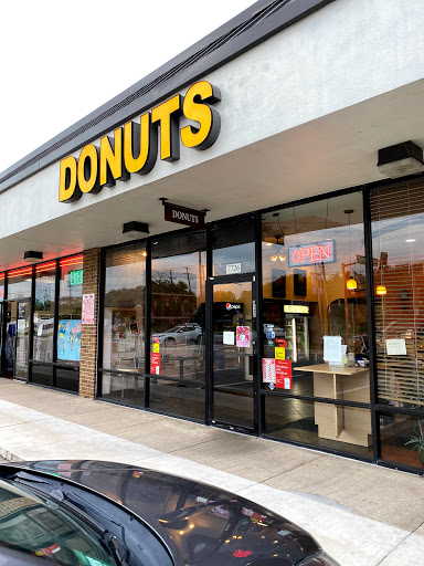 Donut Shop «Forest Donuts», reviews and photos, 7726 Forest Ln, Dallas, TX 75230, USA