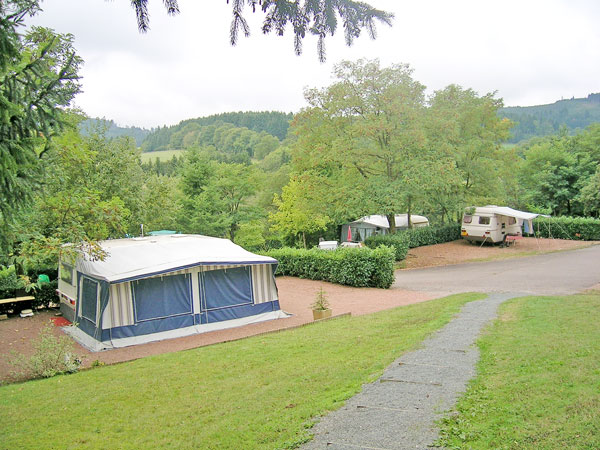 Camping de Poule-les Echarmeaux à Poule-les-Écharmeaux (Rhône 69)