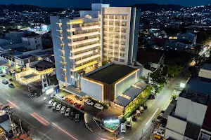 Hotel Midtown Samarinda image