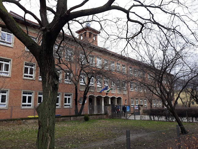 Comentarii opinii despre Bethlen Gábor Általános Iskola és Gimnázium