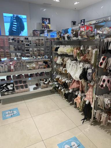 Clothing Store «Forever 21», reviews and photos, 1001 N Arney Rd #1000, Woodburn, OR 97071, USA