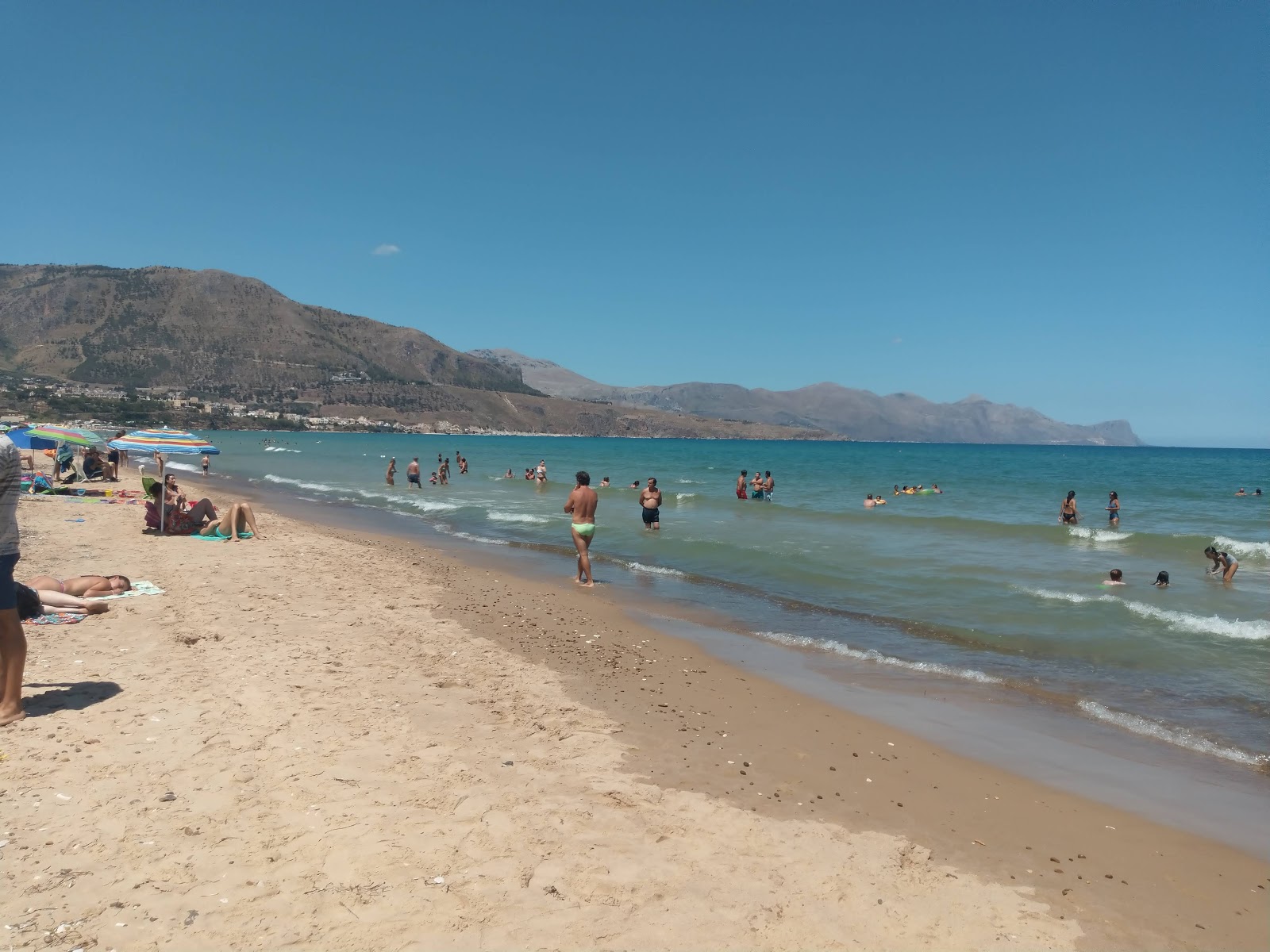 Alcamo Marina Beach'in fotoğrafı düz ve uzun ile birlikte