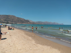Alcamo Marina Beach'in fotoğrafı düz ve uzun ile birlikte