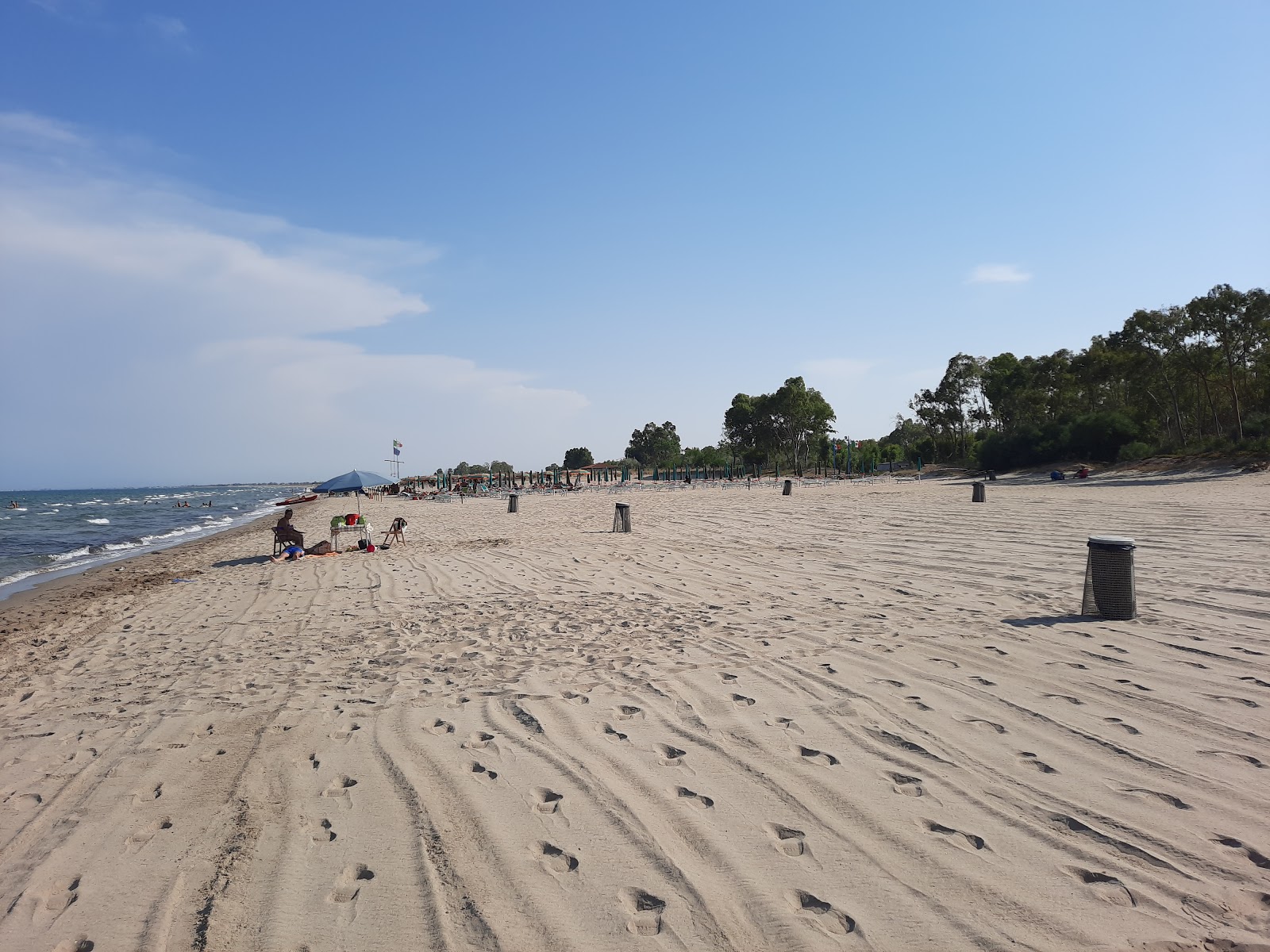 Foto de Spiaggia degli Sciali con recta y larga