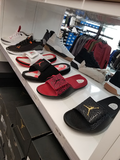 Shoe Store «WSS», reviews and photos, 104 W Foothill Blvd, Rialto, CA 92376, USA