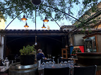 Atmosphère du Restaurant LE VIEUX BISTROT à Cabrières-d'Avignon - n°11