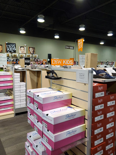 Shoe Store «DSW Designer Shoe Warehouse», reviews and photos, 2771 Town Center Blvd, Crestview Hills, KY 41017, USA