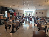 Atmosphère du Restaurant O Castela à Saint-Sulpice-la-Pointe - n°7