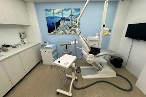 靚美時尚牙醫診所（台中 植牙矯正中心） image