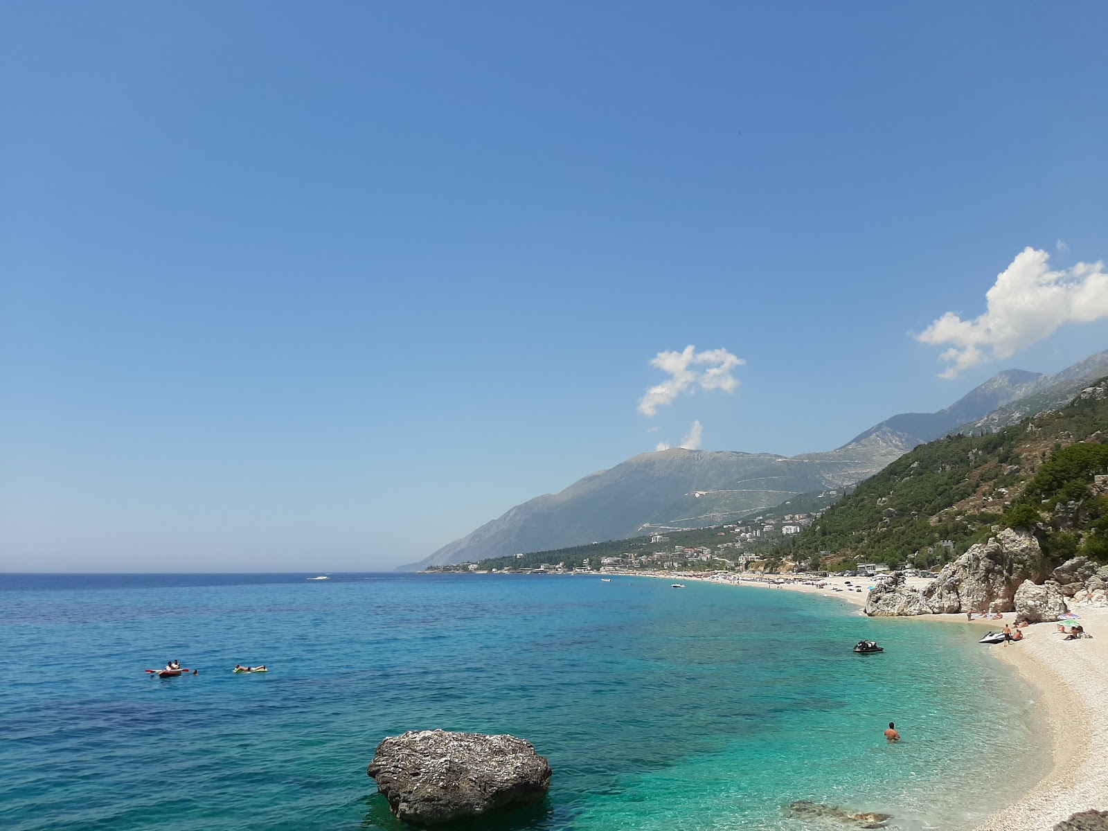 Foto af Dhermi Strand med høj niveau af renlighed