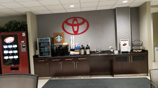 Toyota Dealer «Elgin Toyota», reviews and photos, 1600 W Lake St, Streamwood, IL 60107, USA