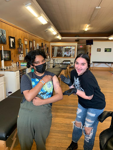 Tattoo Shop «Queen Bee Tattoo & Gallery», reviews and photos, 230 Main St, Springfield, OR 97477, USA