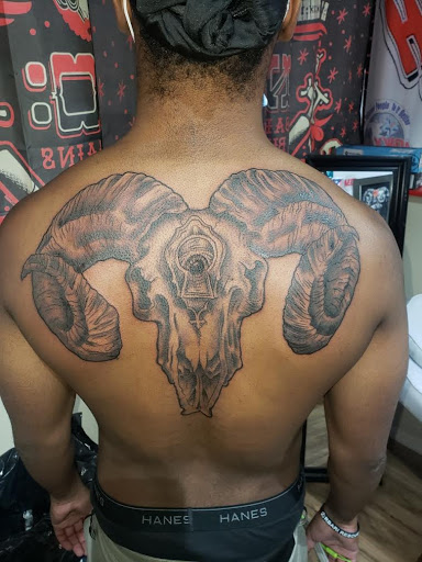 Tattoo Shop «Hollywood Tattoos», reviews and photos, 104 Market St, Newark, NJ 07102, USA