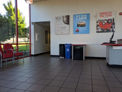 Tire Shop «Discount Tire Store - Tigard, OR», reviews and photos, 11462 SW Pacific Hwy, Tigard, OR 97223, USA