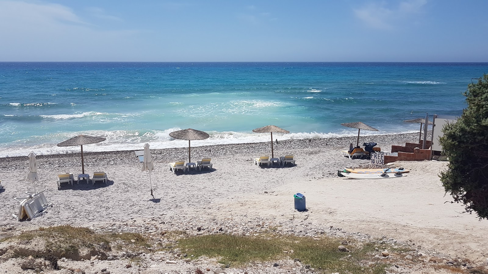 Foto de Agios Theologos beach con agua cristalina superficie