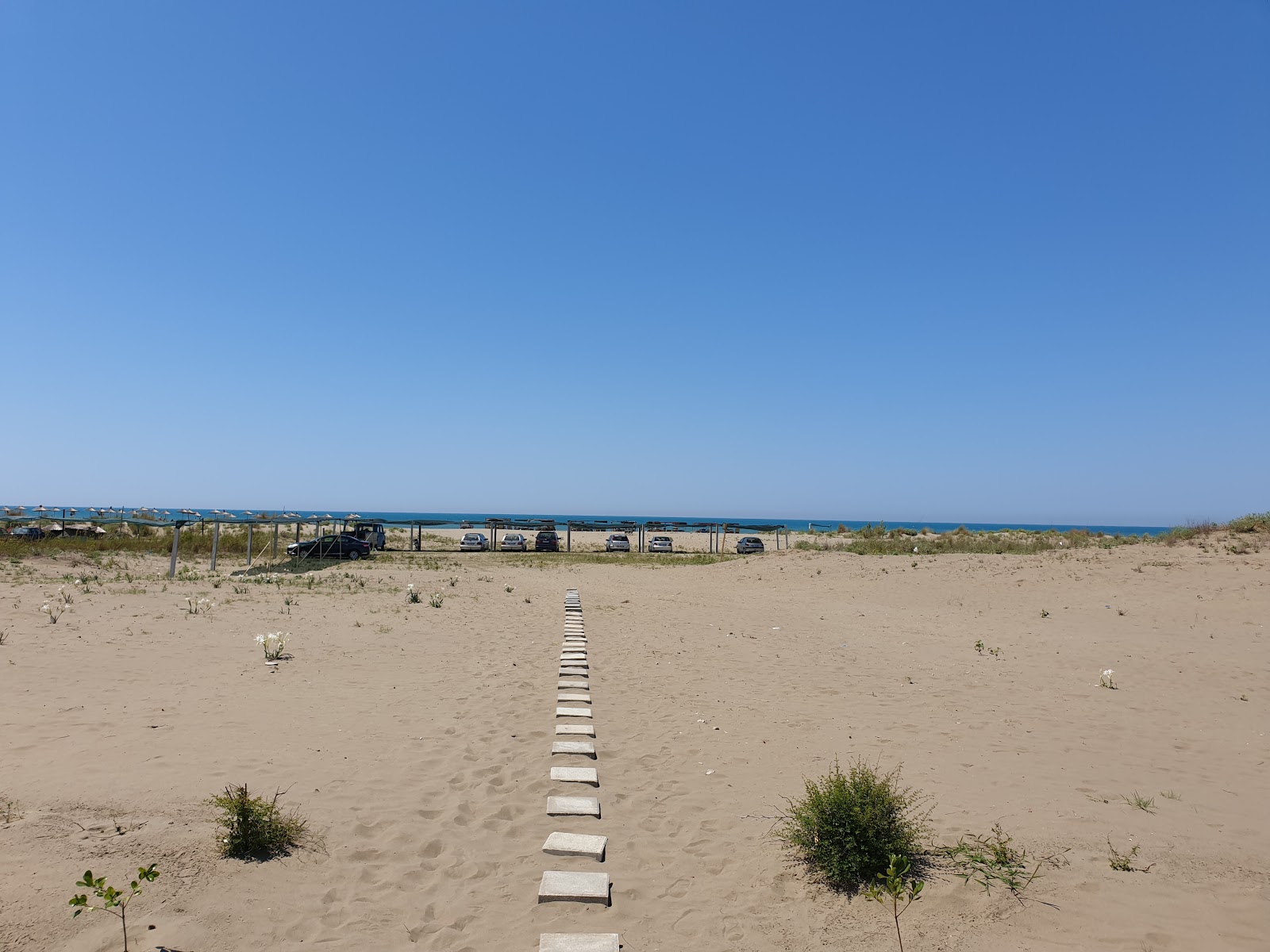 Semanit III beach的照片 带有碧绿色纯水表面