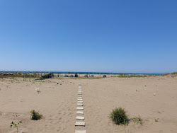 Foto di Semanit III beach con costa lunga e dritta