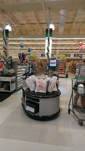 Grocery Store «Giant Food Stores», reviews and photos, 6560 Carlisle Pike, Mechanicsburg, PA 17055, USA