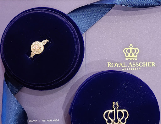 Jewelry Store «Jared The Galleria of Jewelry», reviews and photos, 729 W County Line Rd, Greenwood, IN 46142, USA