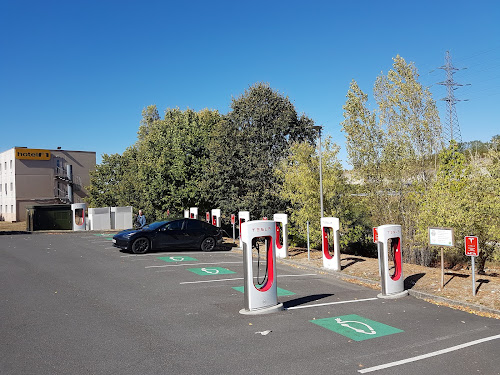 Borne de recharge de véhicules électriques Tesla Supercharger Champniers