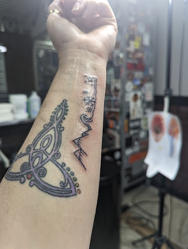 Tattoo Shop «The Constable Tattoo Parlor», reviews and photos, 16122 IL-59, Plainfield, IL 60586, USA