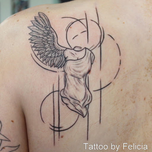 Explore awesome finger tattoo ideas, creative tattoo ideas in Fort Myers, available at Tiger Lotus Tattoo and Piercing