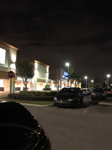 Clothing Store «Ross Dress for Less», reviews and photos, 7800 W 33rd Ave, Hialeah, FL 33018, USA