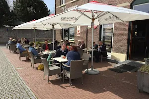 Café-Maasterras ’t Veerhuis image