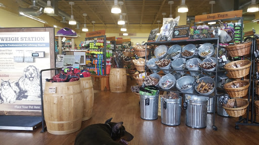 Pet Supply Store «Mud Bay», reviews and photos, 148 SW 148th St b130, Burien, WA 98166, USA