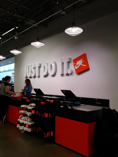 Clothing Store «Nike Factory Store», reviews and photos, 1101 Outlet Collection Way, Auburn, WA 98001, USA