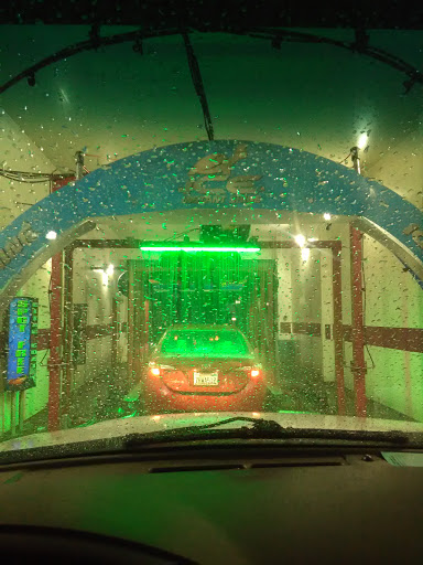 Car Wash «Santa Ana Express Car Wash», reviews and photos, 202 E First St, Santa Ana, CA 92701, USA