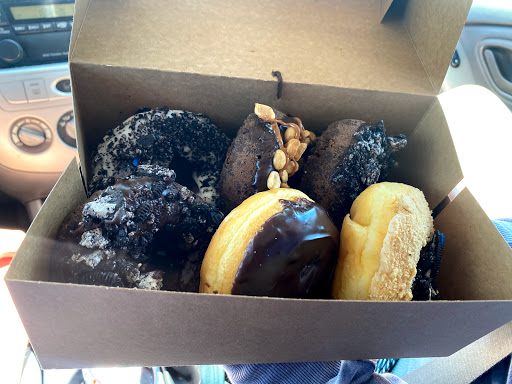 Donut Shop «Hurts Donut», reviews and photos, 7010 W 21st St, Wichita, KS 67205, USA