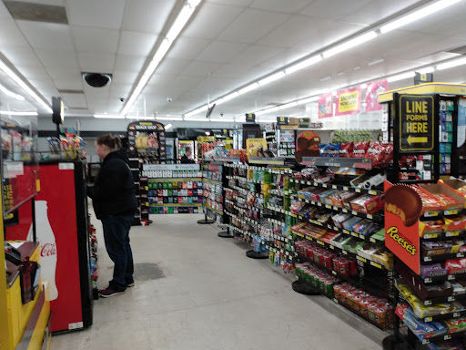 Home Goods Store «Dollar General», reviews and photos, 1522 W 9th St, Mt Carmel, IL 62863, USA