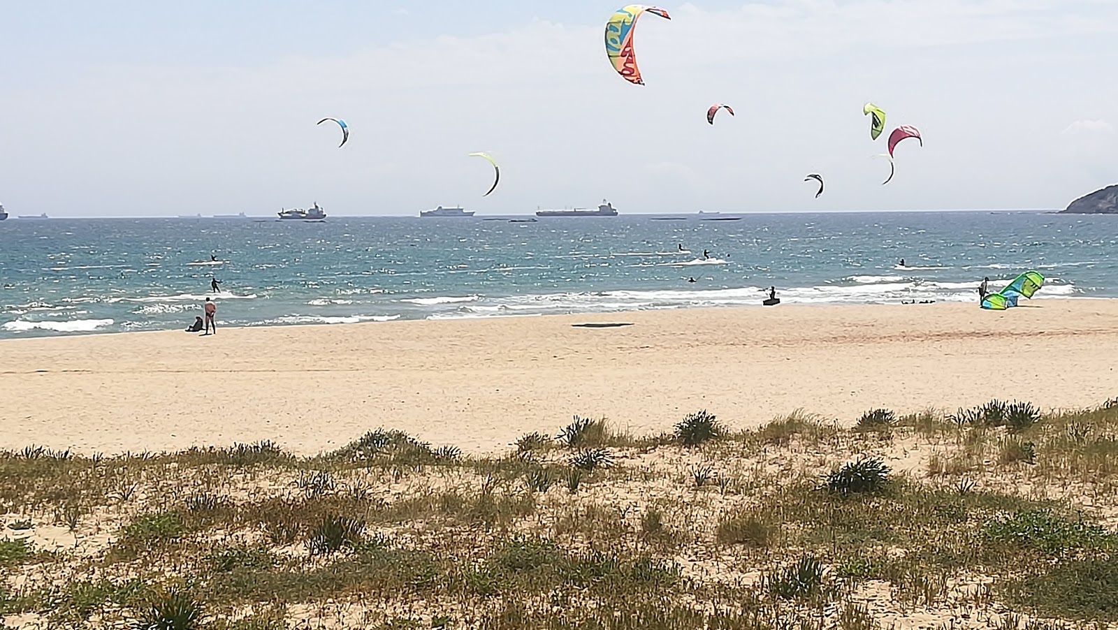 Foto de Playa de Getares e o assentamento