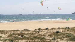 Photo de Playa de Getares - endroit populaire parmi les connaisseurs de la détente