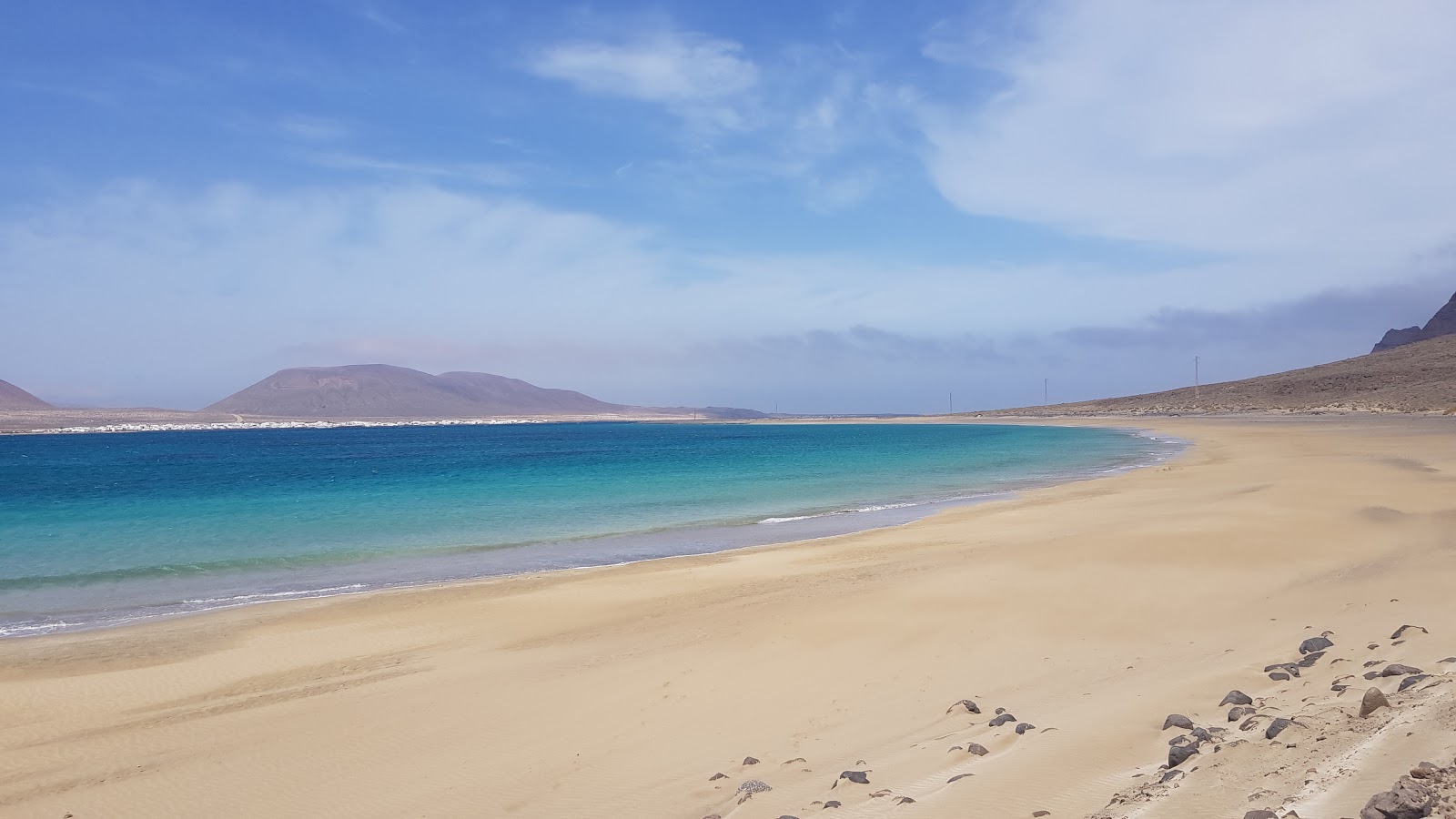 Foto de Playa del Risco com areia fina e brilhante superfície