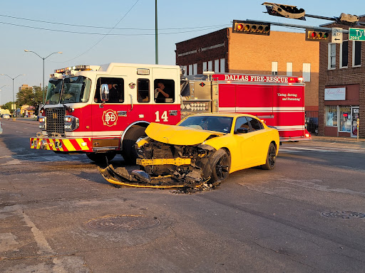 Car Stereo Store «A & B Car Audio & Electronics», reviews and photos, 830 W Jefferson Blvd, Dallas, TX 75208, USA