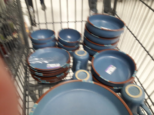 Thrift Store «32nd St & Cactus Goodwill Retail Store & Donation Center», reviews and photos