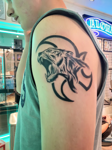 Explore san francisco tattoo ideas, creative tattoo ideas in Honolulu, available at Aloha Tattoo Waikiki Hilton Hawaiian Village Rainbow Bazaar