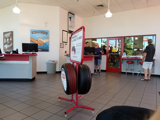 Tire Shop «Discount Tire Store - Shoreline, WA», reviews and photos, 19905 Aurora Ave N, Shoreline, WA 98133, USA