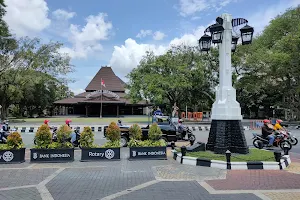 Tugu Pemandengan image