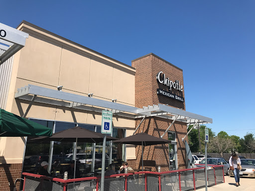 Mexican Restaurant «Chipotle Mexican Grill», reviews and photos, 1390 S Cooper St #100, Arlington, TX 76013, USA