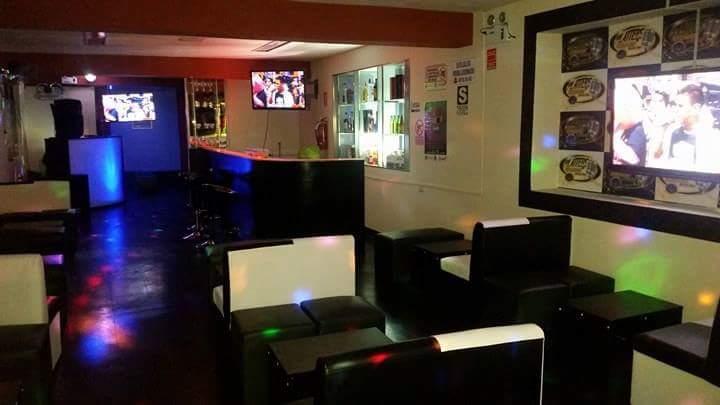 Platters Karaoke Bar