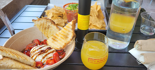 Bar «City Winery at the Chicago Riverwalk», reviews and photos, 11 Chicago Riverwalk, Chicago, IL 60601, USA