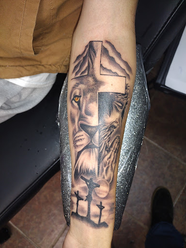 Explore ball python tattoo ideas, creative tattoo ideas in Searcy, available at Eternal Art Tattoo Studio lc