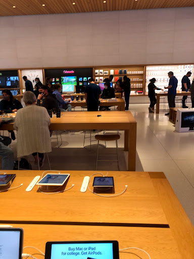 Computer Store «Apple Alderwood Mall», reviews and photos, 3000 184th St SW, Lynnwood, WA 98037, USA