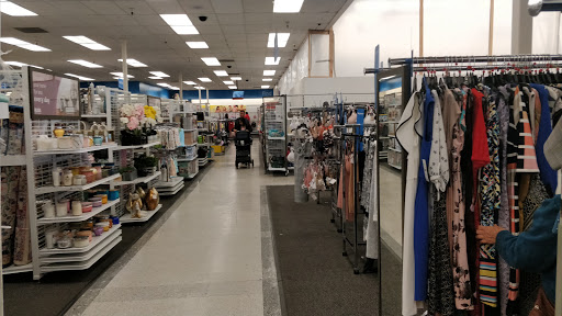 Clothing Store «Ross Dress for Less», reviews and photos, 640 Concar Dr, San Mateo, CA 94402, USA