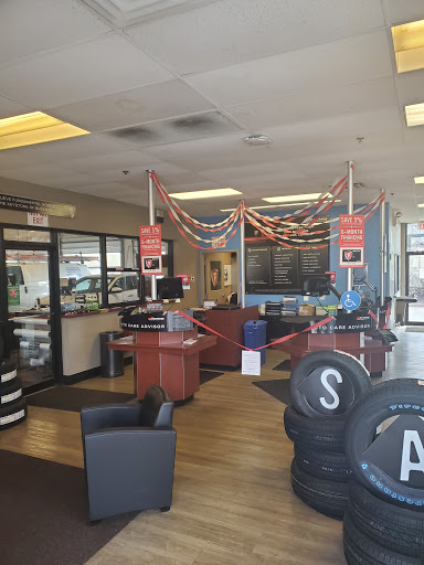 Tire Shop «Firestone Complete Auto Care», reviews and photos, 2015 Bloomingdale Rd, Glendale Heights, IL 60139, USA